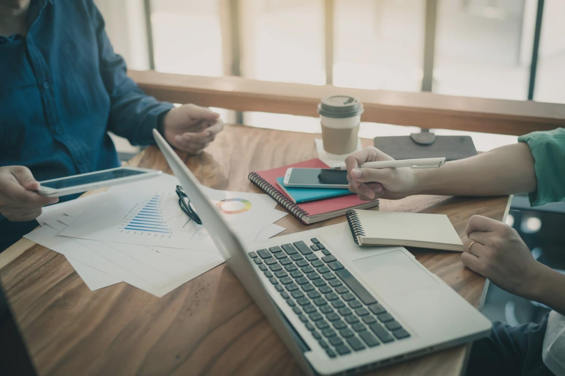 Workshop-Teilnehmer bei praktischer Übung