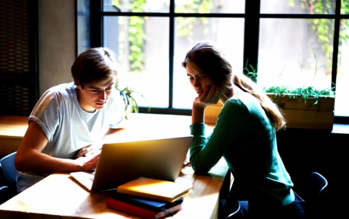 Teilnehmer arbeiten an ihren Finanzautomationen